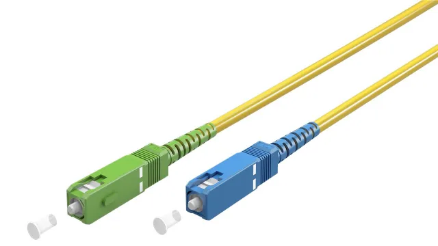 Fiberoptisk kabel (FTTH), Singlemode (OS2) Yellow, gul (Simplex), 30 m plugg SC-APC (8°) > SC plugg (UPC), halogenfri kabelhölje (LSZH)