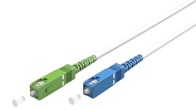 Fiberoptisk kabel (FTTH), Singlemode (OS2) White, vit (Simplex), 3 m plugg SC-APC (8°) > SC plugg (UPC), halogenfri kabelhölje (LSZH)