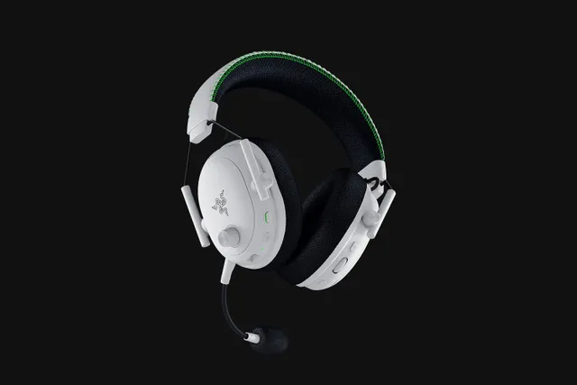 BlackShark V3 Pro - For Xbox - headset - 7.1.4 kanal - fullstorlek - Bluetooth/radiofrekvens 2,4 GHz - trådlös, kabelansluten - aktiv brusradering - 3,5 mm kontakt, USB-A - ljudisolerande - vit
